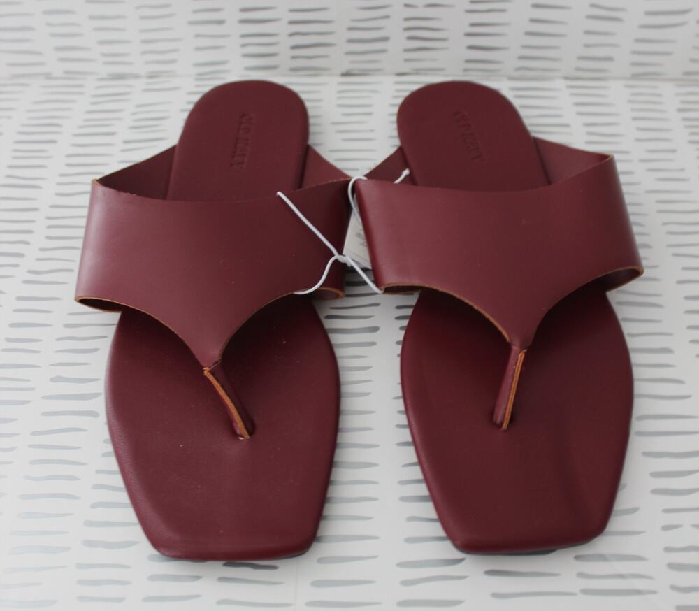 Old Navy Womens Faux-Leather Wide Thong Sandal Red Clover Size 7 NWT